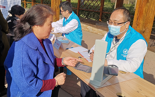 【学雷锋日】九州平台,九州（中国）举办“爱满京城，牵手智慧家医”志愿服务活动(图5)